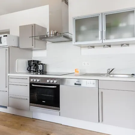 Spacious, Modern Apartment, Ten Minutes Walk From The Centre Апартаменти *