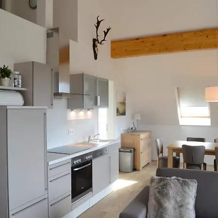Апартаменти Spacious, Modern Apartment, Ten Minutes Walk From The Centre *