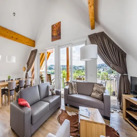 Spacious, Modern Apartment, Ten Minutes Walk From The Centre Апартаменти
